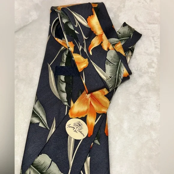 Tommy Bahama tropical floral pattern neck tie - Picture 7 of 8